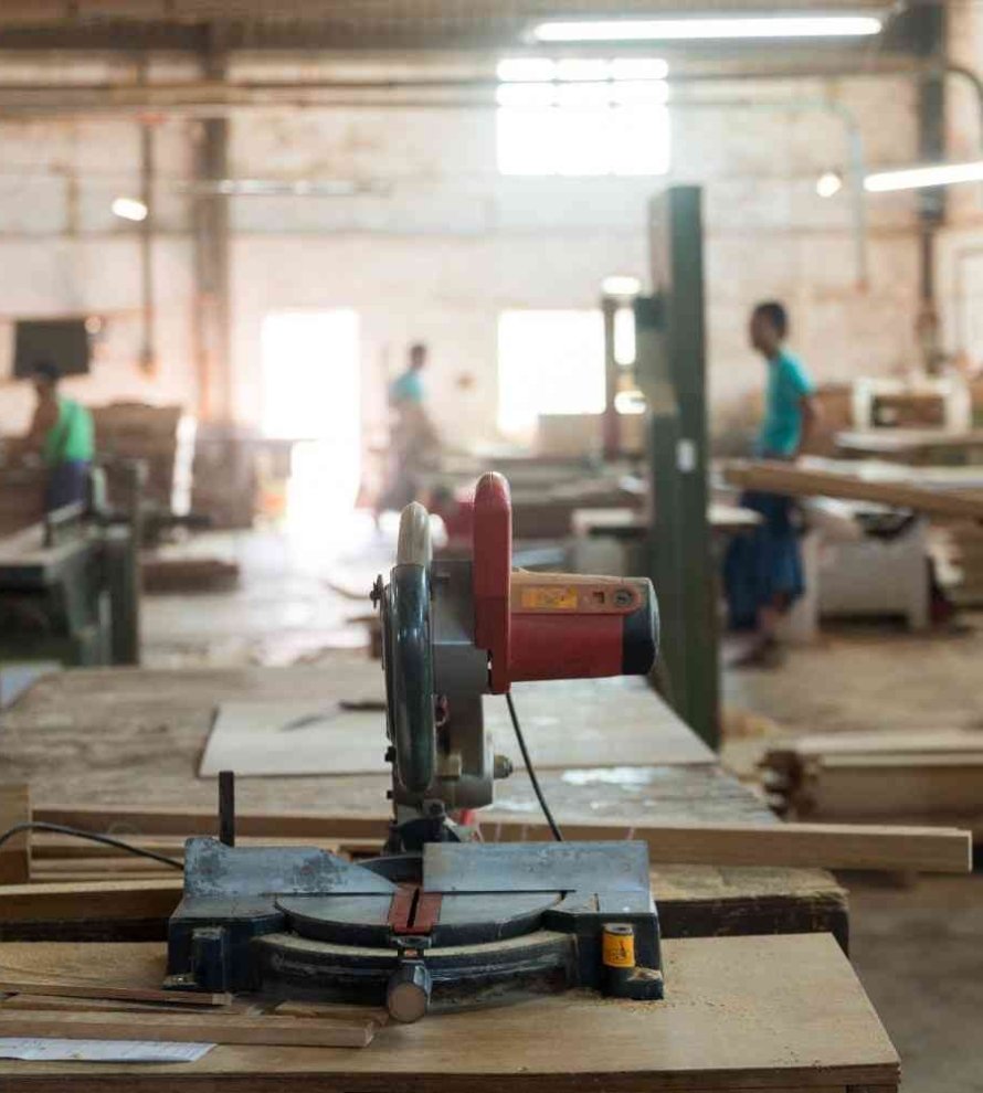 close-shot-wood-cutting-machine-factory (1)